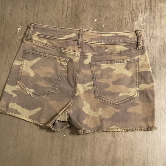 Camouflage Shorts - Picture 2 of 2